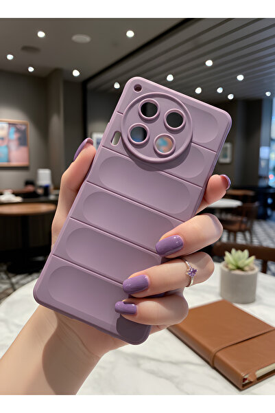 TechTrove Tecno Camon 30 Kılıf Esnek Yapılı Arkası Oyuklu Elde Kaymaz İçi Kadife Silikon Kapak