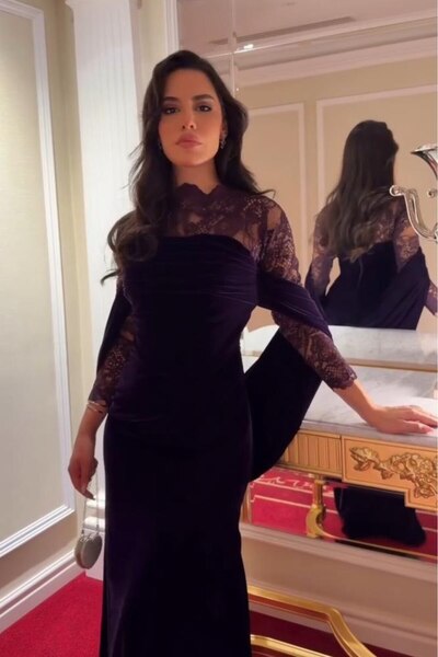 Kendallksa فستان سهرة مخمل ارجواني داكن بتفاصيل دانتيل راقية
