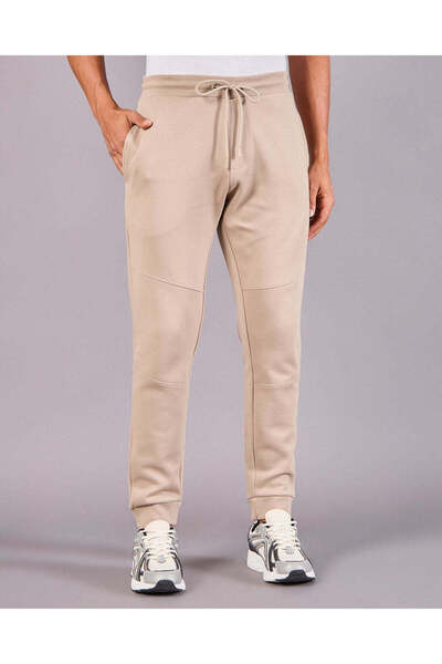 REDTAG بنطال رياضي رجالي بيج اللون من قماش البيكيه