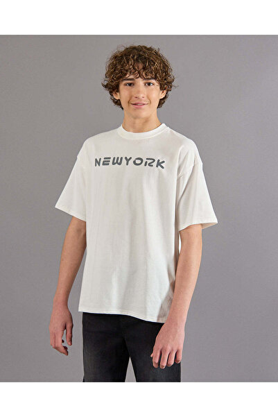 REDTAG تي شيرت أبيض مطبوع للأولاد الكبار