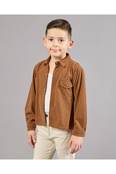 REDTAG قميص بني كاجوال للأولاد، بأزرار أمامية وجيب