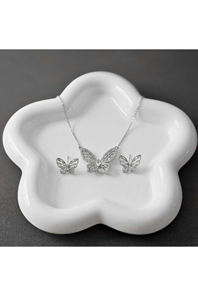 Un طقم اكسسوار فراشة زركون ناعم – أناقة أنثوية بتفاصيل راقية ✨