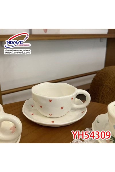 KAZUKO فنجان مع صحن مزخرف بالقلوب قلوب حمراء تُزيّن قهوتك بلحظات دافئة