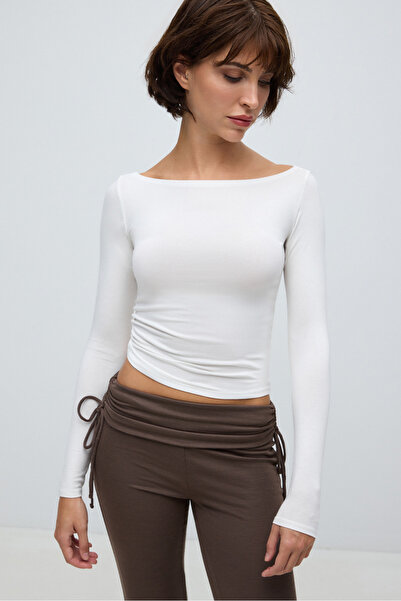 MERLİ. Pearl Kayık Yaka Basic