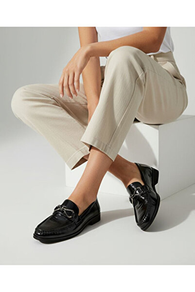 PUNTO 547832 حذاء نسائي بدون كعب من الجلد اللامع