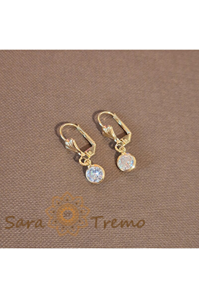 SaraTremo Κλασικά επιχρυσωμένα σκουλαρίκια με λευκό κρύσταλλο ζιρκονίου, 2 εκ. - Κομψότητα και λάμψη