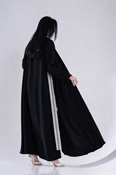 Al Afnan Boutique عبايه من قماش كريب السيراميك الملكي شديد السواد مزينه بكلفه...