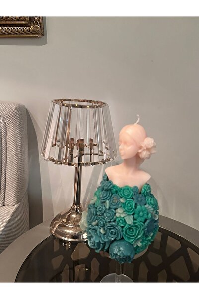 DAR AMALIA شمعة المنحوتة – أناقة فنية بلون الزهور