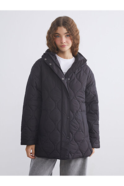 LC Waikiki Freezen Store'den Trend Ürünler | Siyah Kapüşonlu Kapitone Oversize Kadın Şişme Mont