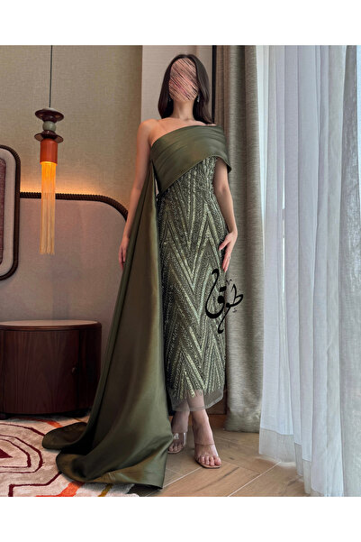 toog فستان أخضر زيتوني مطرز بقصة كتف واحد مع وشاح