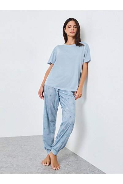 Styli SOLID DROP SHOULDER TEE & AOP SKETCHY STAR CUFFED PYJAMA