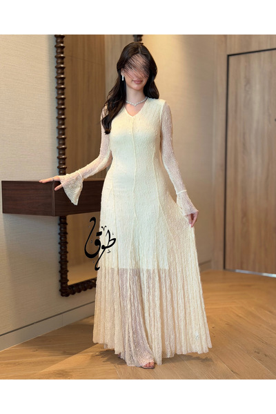 toog فستان طويل أوف وايت بتصميم ناعم وأكمام شفافة واسعة