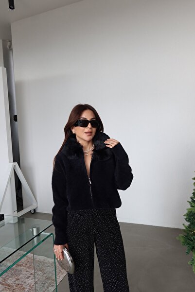 Özge Özgenç Yakası Kürklü Gizli Fermuarlı Yün Ceket