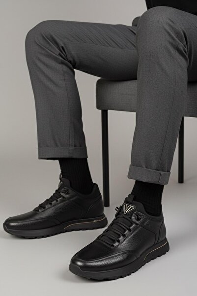 Voyager 1046 حذاء رياضي رجالي من الجلد الطبيعي بنعل مريح تشريحيًا