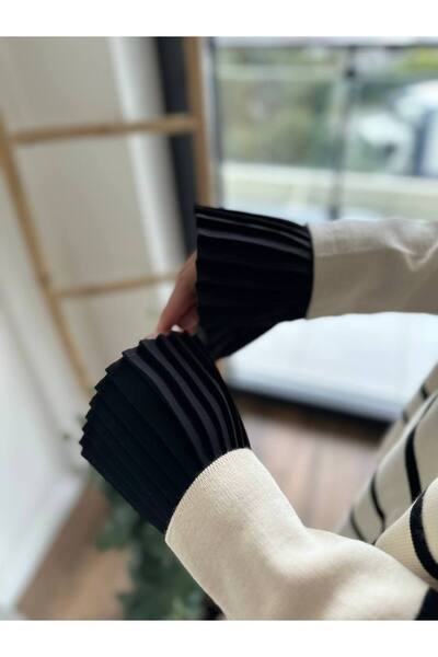 Giel Pleated Buttoned Sleeves