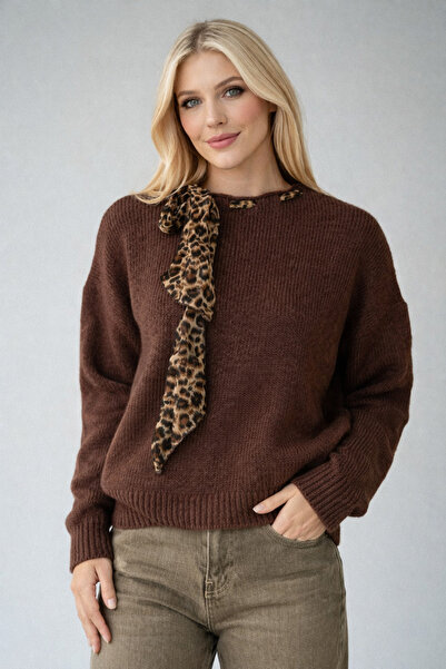 Sibel Günay Butik سترة تريكو نسائية ذات لون القرفة الداكنة مع تفاصيل وشاح عند الرقبة، مقاس قياسي