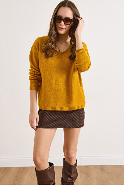 Olalook Women's Mustard V-Neck Soft Textured Knitwear Sweater Kzk-19000598