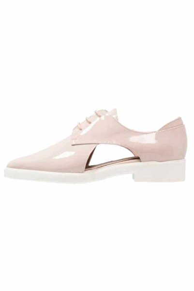 WildFashion Elegant patent leather shoes with cutout pattern and laces CH2551...