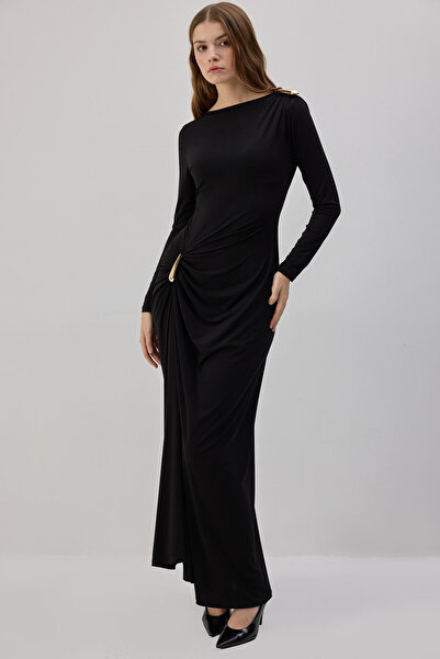 Touché Privé Brooched Maxi Dress