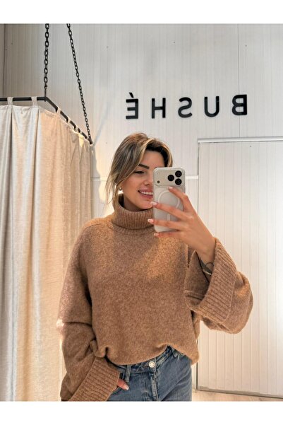 BUSHE BOĞAZLI KREM YUMUŞ SALAŞ KAZAK