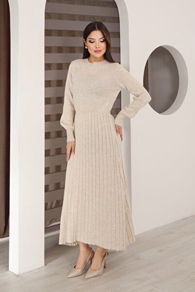 ALCHON فستان تريكو أنيق ورفيع بياقة دائرية وأكمام طويلة وخصر مطاطي وطيات حتى الكاحل