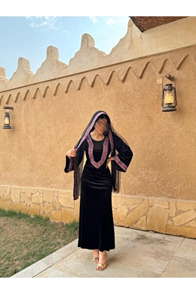 Orlina جلابية سلطانة النجدية – مخمل كوري فاخر بنقشة النشل