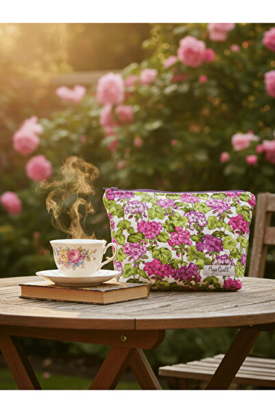 Ays Quilt حقيبة مكياج متوسطة الحجم بنمط زهرة أرجوانية