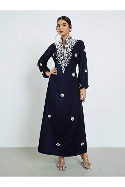 Maxim Creation By Styli جلابيات مخملية فاخرة مطرزة بأحجار فضية