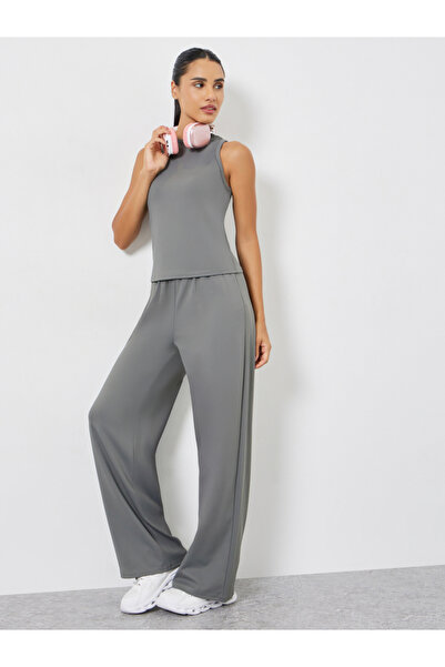 Styli Solid Crop Top and Loose Straight Pants Set