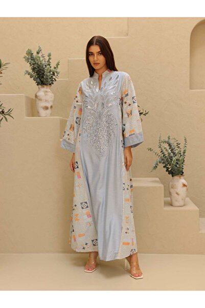 IKKXA جلابية فاخرة بتفاصيل هندسية وواجهة من الترتر