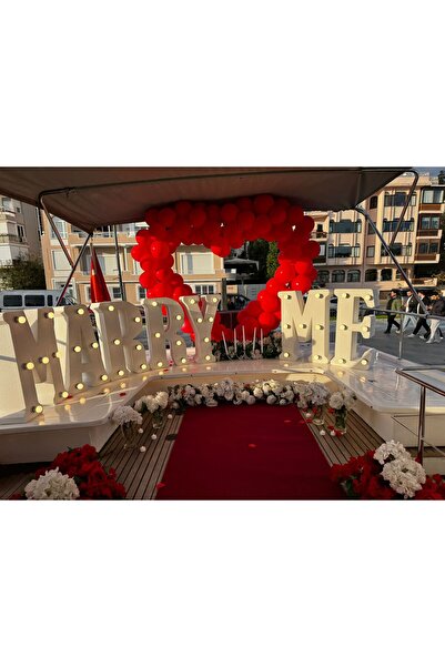 La Liberta Group IŞIKLI MARRY ME YAZISI STANDI