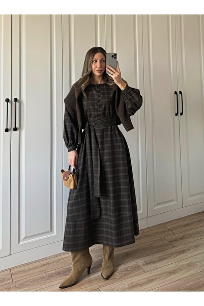 BRTC design فستان نسائي طويل منقوش بأزرار وحزام عريض باللون البني