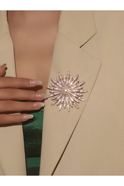 Take Two By Styli بروش زهرة من الكريستال الذهبي مع لؤلؤ صناعي