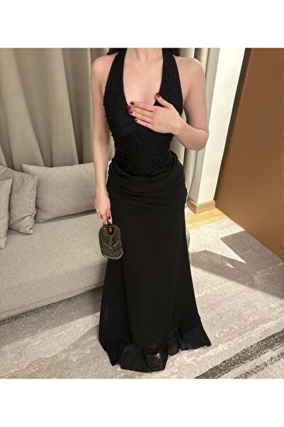 elin Black evening dress with a V-neck and delicate beaded embroidery