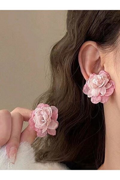 Take Two By Styli أقراط زهور ثلاثية الأبعاد من الدانتيل