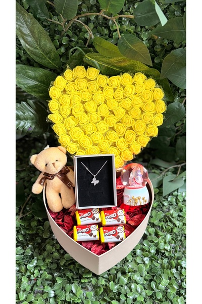 PİNK SHAKE Kalpli Hediye Seti – Ayıcık, Kar Küresi ve Kolye İçeren Özel Tasarım Kutu