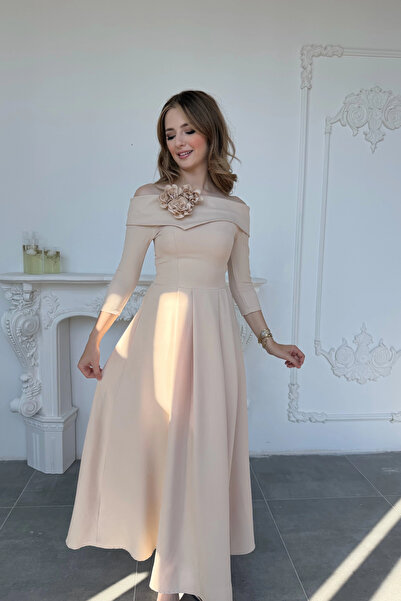 HELİS BUTİK Rochie Madonna cu guler cu detaliu de trandafiri