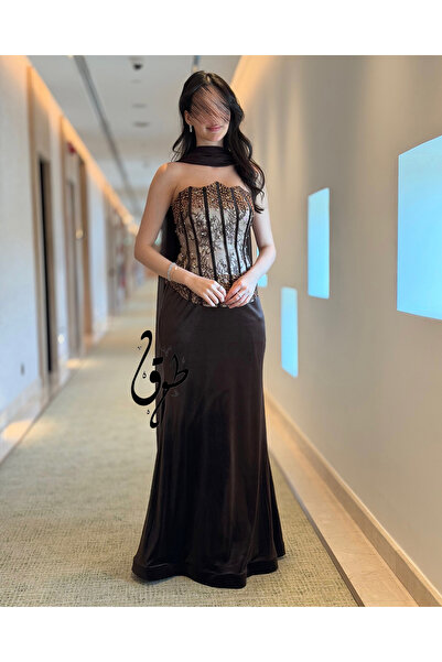 toog فستان سهرة بني داكن بتصميم كورسيه مطرز ولمسة فاخرة