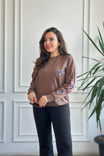 Yağmur Butik Önü Ve Kolları Nakış İşlemeli Sweat
