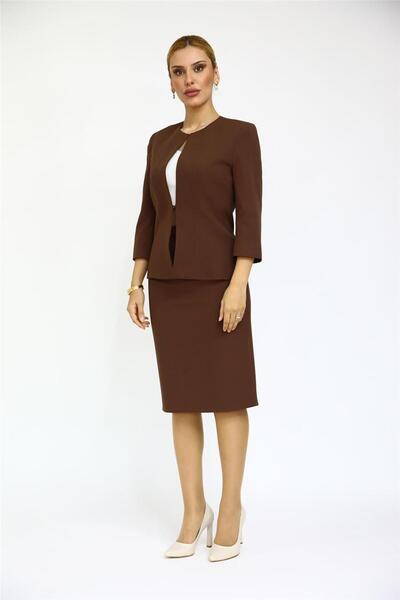 ÖNDER ÖZSOY سترة قصيرة كلاسيكية بياقة دائرية وتنورة قلم رصاص قصيرة للنساء - ل...