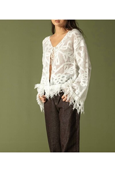 Que Beyaz Dantel Dokulu Püsküllü Hırka