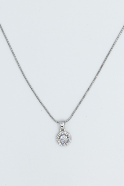 Limosse Jewelry قلادة من الفولاذ الفضي مع تفاصيل حجر الزركون اللامع