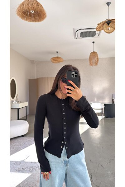 Buket Teke بلوزة مودال سوداء كاملة الطول بأزرار كبس