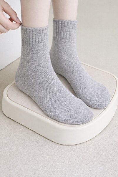 gigigiyim جوارب صوفية نسائية بلون واحد