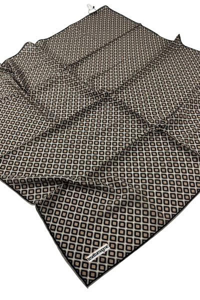 Tesettürnağme وشاح إيكوزين TN2108 بنمط هندسي 09-ذهبي-أسود