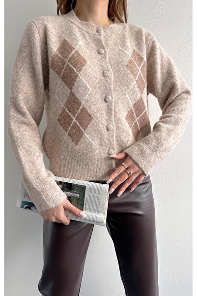 fujya Baklava Pattern Embellished Buttoned Knit Cardigan