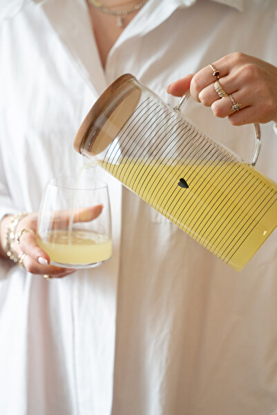 Dekorzdükkan Love Akasya Kapaklı Borosilikat Cam Sürahi (1350 ml)