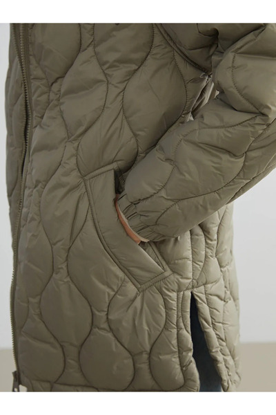 LC Waikiki Kapüşonlu Kapitone Kadın Şişme Mont