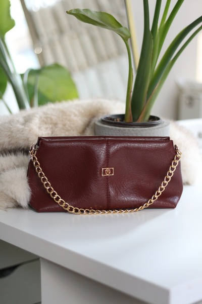Moom Bag Women's Burgundy Chain Detailed Strap Shoulder Bag