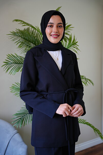 GAMZE ÖZKURT Kuşaklı Blazer Ceket